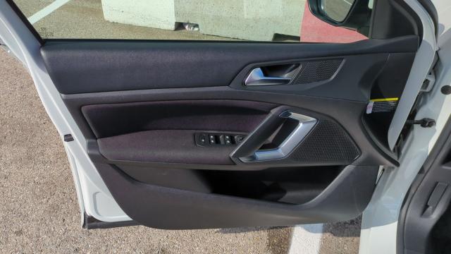 Peugeot 308 image 3