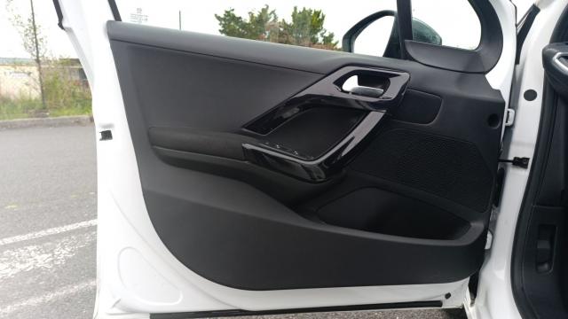 Peugeot 208 image 8