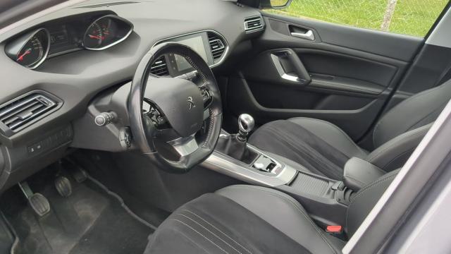 Peugeot 308 image 2