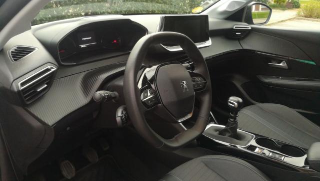 Peugeot 208 image 8