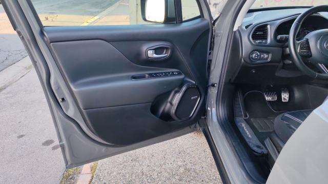 Jeep Renegade image 5