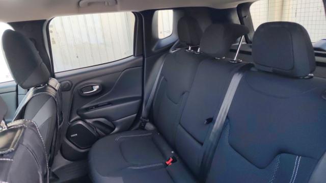 Jeep Renegade image 9