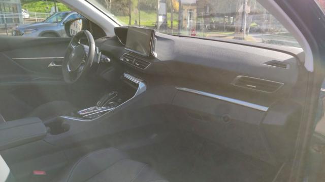 Peugeot 5008 image 2
