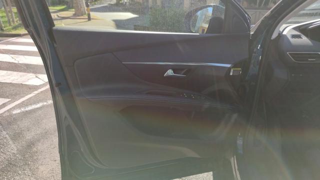 Peugeot 5008 image 3