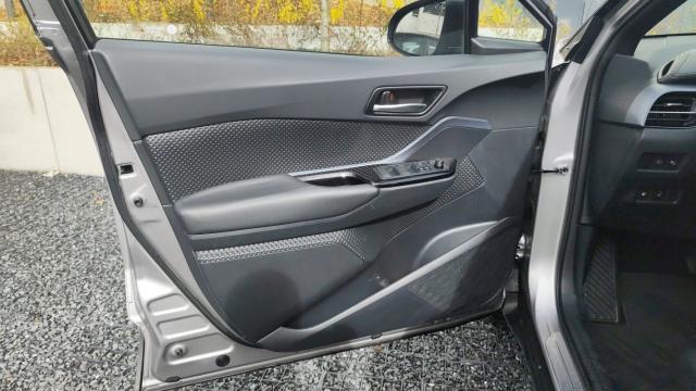 Toyota C-Hr image 6