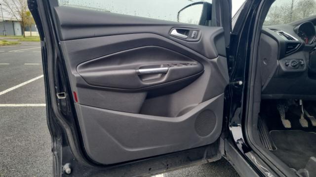 Ford Kuga image 8