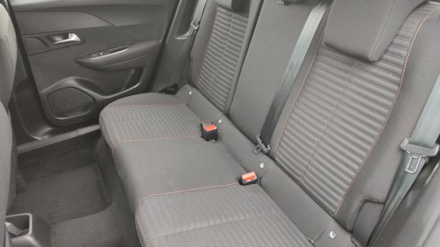 Peugeot 2008 image 4