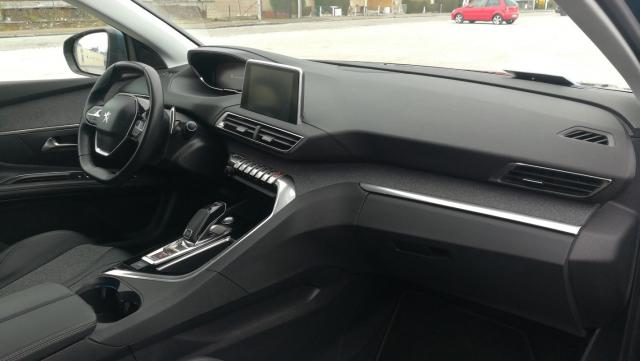 Peugeot 5008 image 1