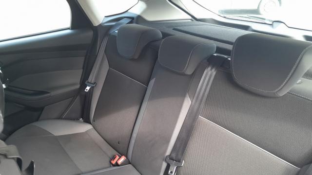 Ford Focus image 7