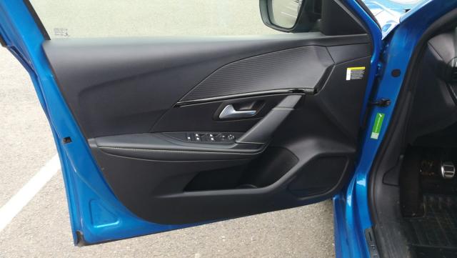 Peugeot 208 image 8