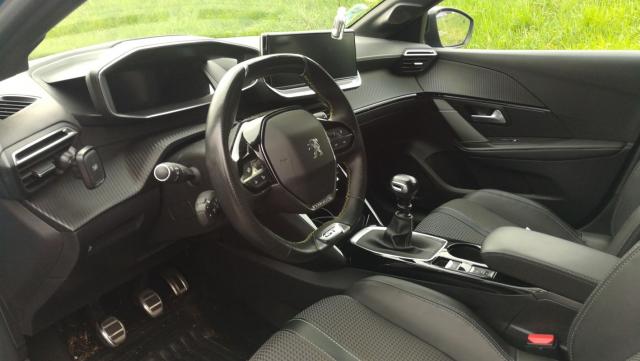 Peugeot 208 image 9