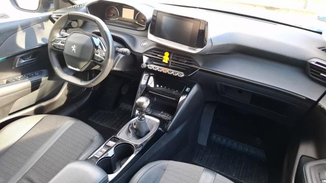 Peugeot 208 image 5