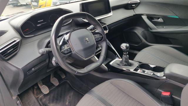 Peugeot 2008 image 8