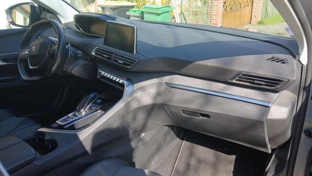 Peugeot 5008 image 1