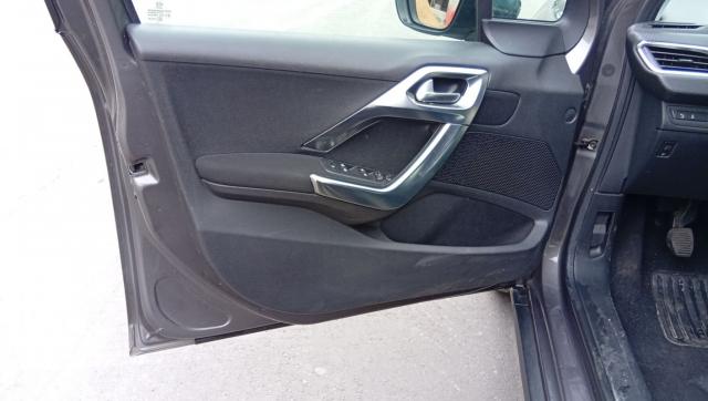 Peugeot 2008 image 9