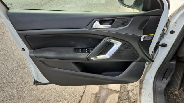 Peugeot 308 image 1