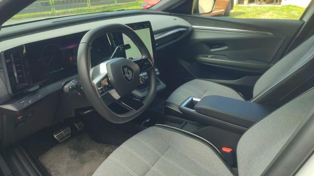 Renault Mégane E-Tech image 9