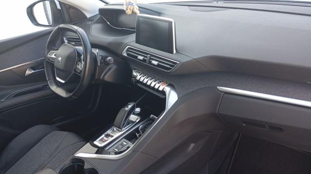 Peugeot 3008 image 3
