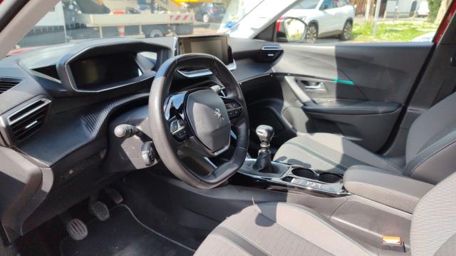 Peugeot 2008 image 8
