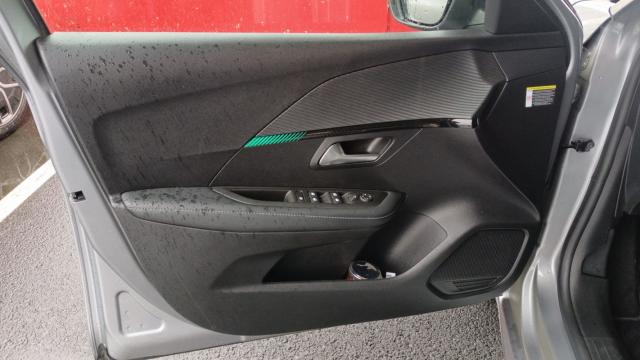 Peugeot 208 image 3