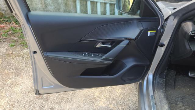 Peugeot 208 image 3