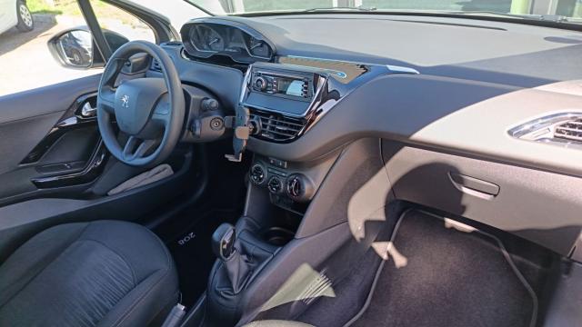 Peugeot 208 image 2