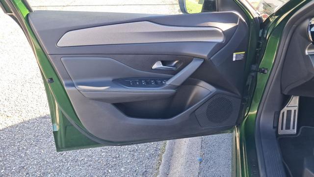 Peugeot 308 image 2