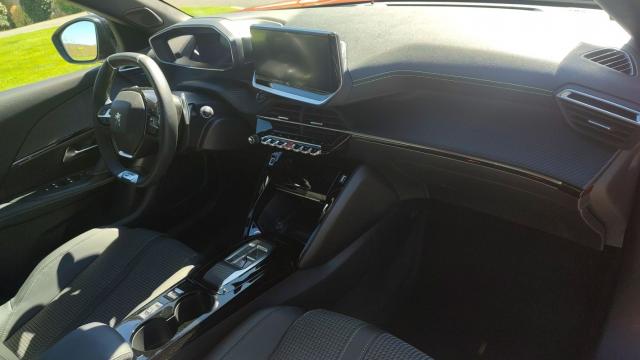 Peugeot 2008 image 6