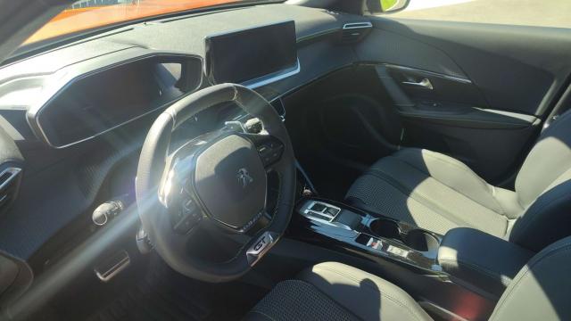 Peugeot 2008 image 2