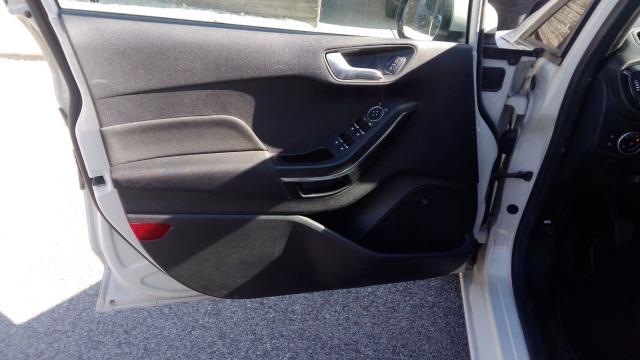 Ford Fiesta image 9