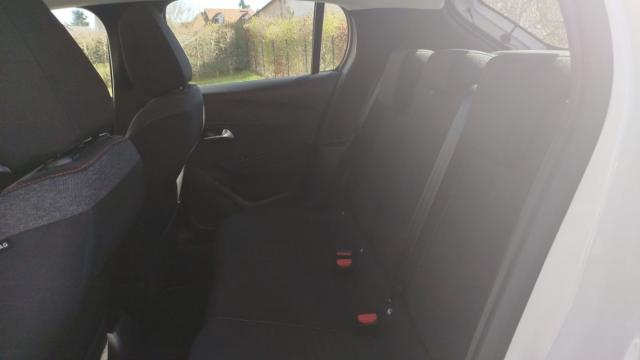 Peugeot 208 image 2