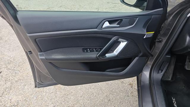 Peugeot 308 image 2