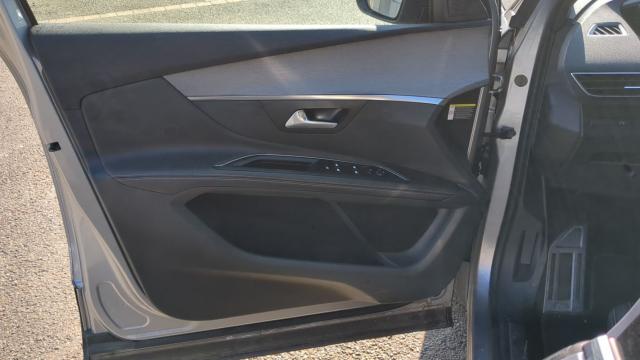 Peugeot 5008 image 6