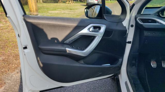 Peugeot 2008 image 2