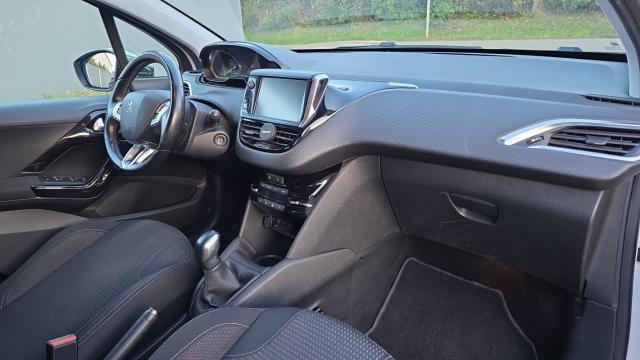 Peugeot 208 image 8
