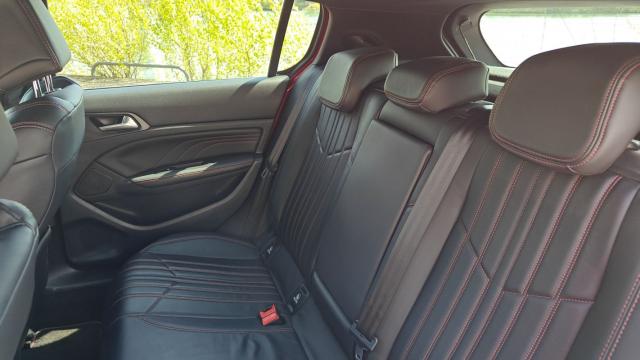 Peugeot 308 image 2