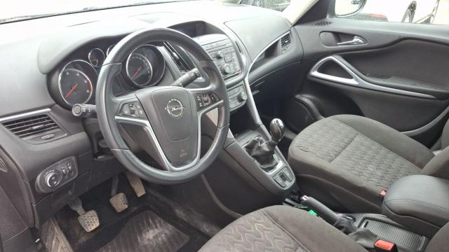 Opel Zafira Tourer image 2