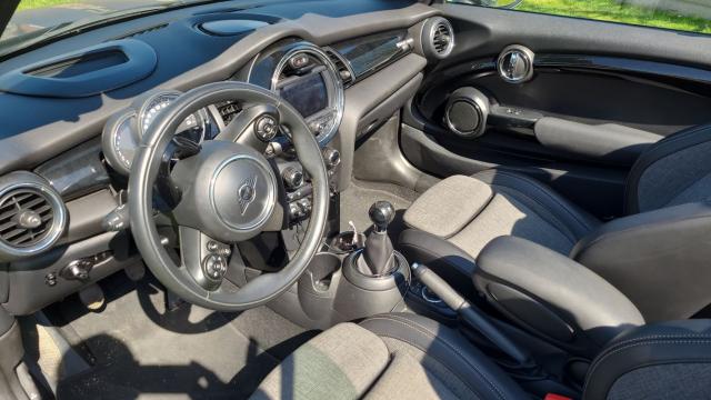 Mini Cabrio image 6