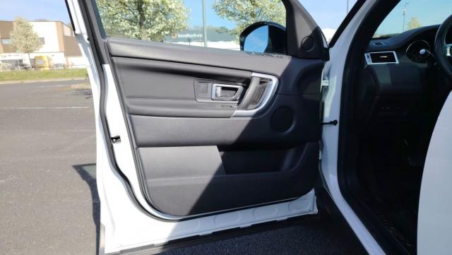 Land Rover Discovery Sport image 1