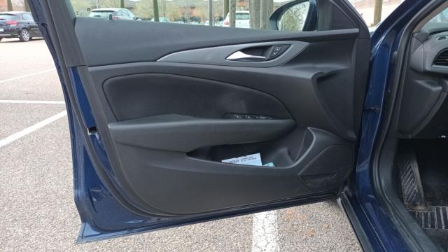 Opel Insignia Sports Tourer image 9