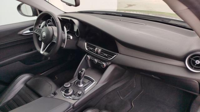 Alfa Romeo Giulia image 5