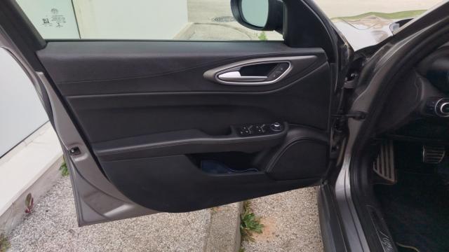 Alfa Romeo Giulia image 6