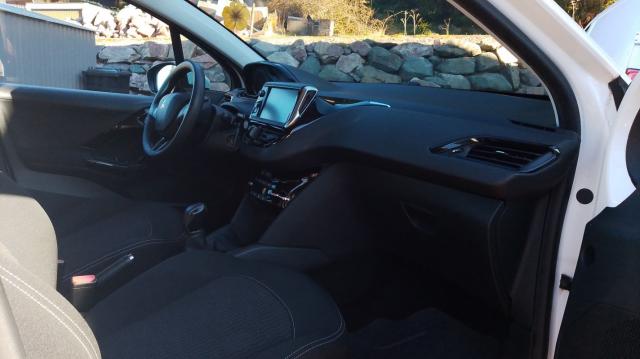 Peugeot 208 image 6