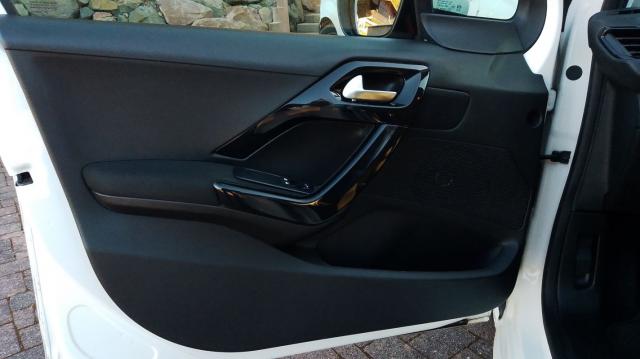 Peugeot 208 image 1