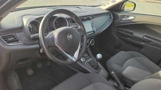 Alfa Romeo Giulietta image 7