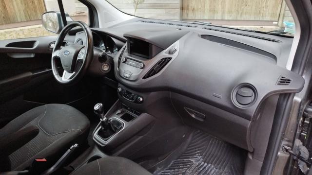 Ford Transit Courier image 5