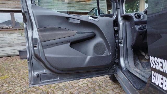 Ford Transit Courier image 6