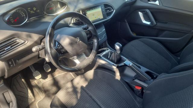 Peugeot 308 image 2