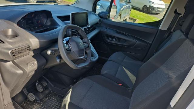 Peugeot Partner image 2