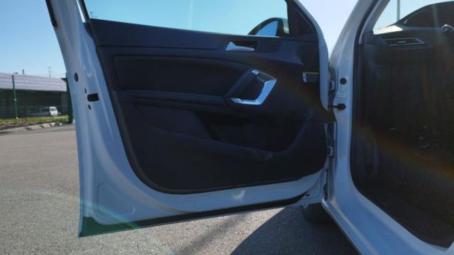Peugeot 308 image 2